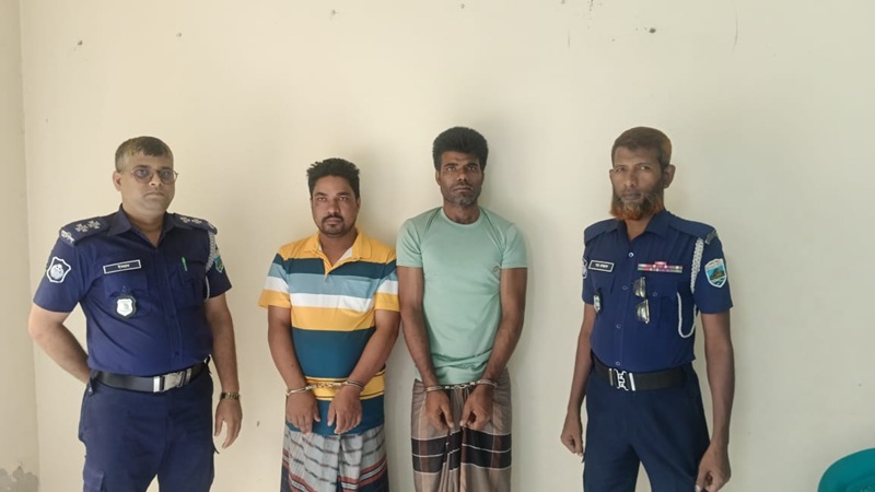 চাঁপাইনবাবগঞ্জে ব্যবসায়ীর হালখাতার ১১ লক্ষ টাকা ছিনতাইয়ের ঘটনায় দু’জন গ্রেপ্তার